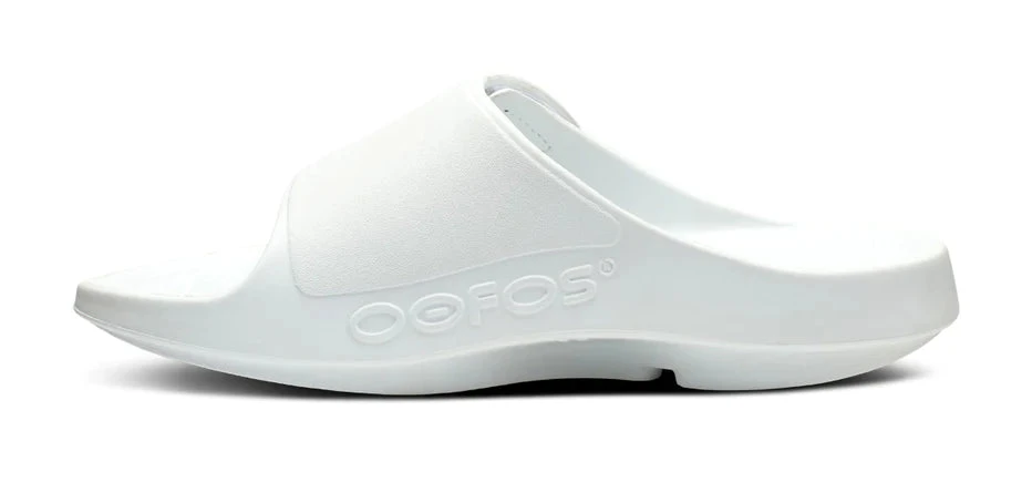 OOfos Unisex OOahh Sport Flex Slide Sandal (White) 5 OOfos Unisex OOahh Sport Flex Slide Sandal (White) - Image 3
